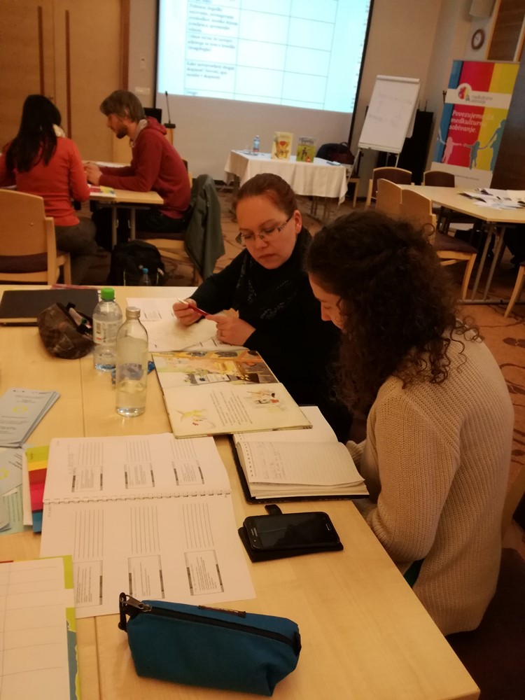 22. Analiza (ne) sprejemanja prišlekov v književnih besedilih,dr. Marijanca Ajša Vižintin