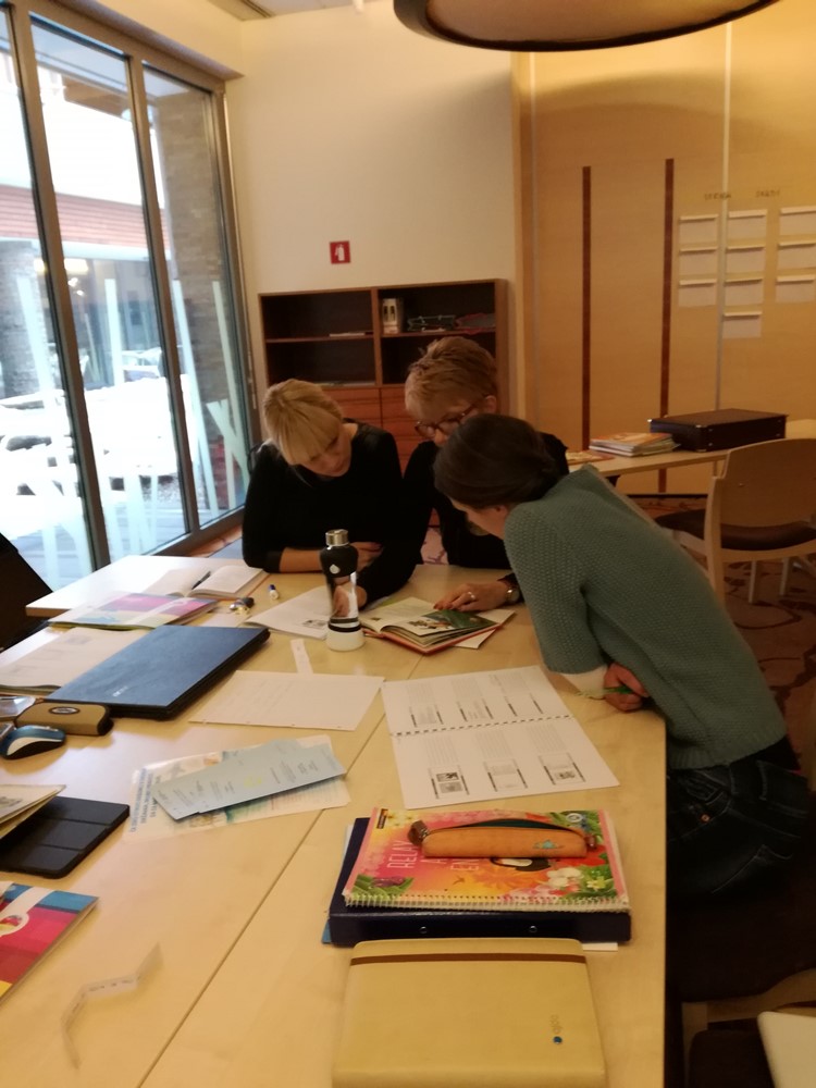 24. Analiza (ne) sprejemanja prišlekov v književnih besedilih,dr. Marijanca Ajša Vižintin