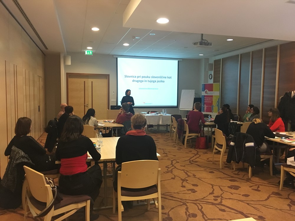 07. Učenje slovnice in jezikovna pravilnost pri učencih v 3. VIO OŠ in srednješolcih, dr. Mihaela Knez