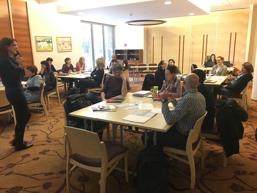 09. Stiske in čustvene potrebe otrok ter krepitev prožnosti,mag. Mateja Štirn